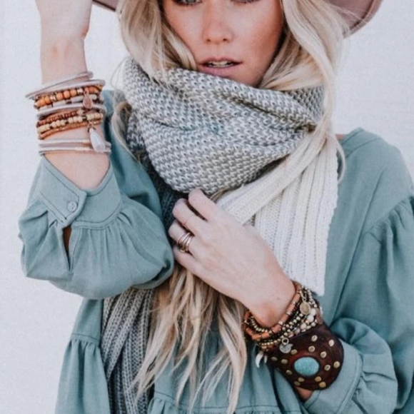 ⚘ Gifted Mariana Open Knit Oblong Scarf - Picture 3 of 3